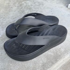 Crocs Getaway Platform Thong women’s 10- like new
